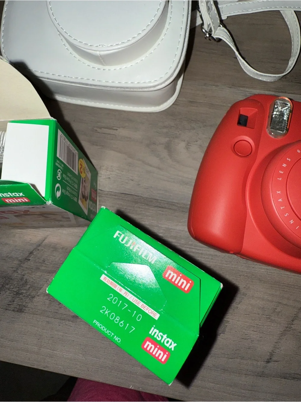 Fujifilm Instax Mini 8 Instant Camera with White Carry Case -DOES NOT WORK
